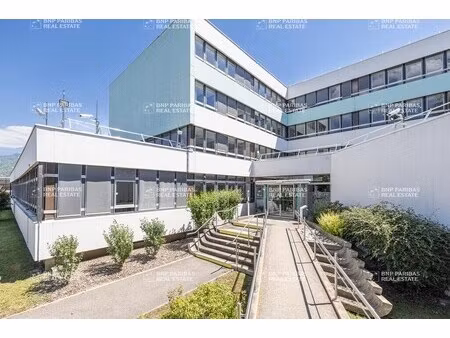 location bureaux 12 m² à 1 165 m²