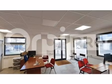 location commerce 140 m²