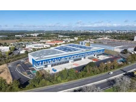 location entrepôt 3 374 m² à 6 819 m²