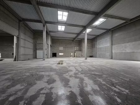 location entrepôt 1 300 m² à 2 600 m²