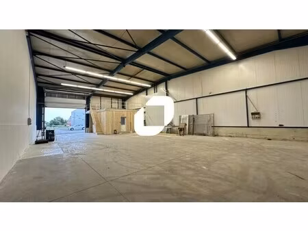 location local d'activités 315 m²