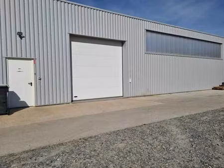 location local d'activités 200 m²