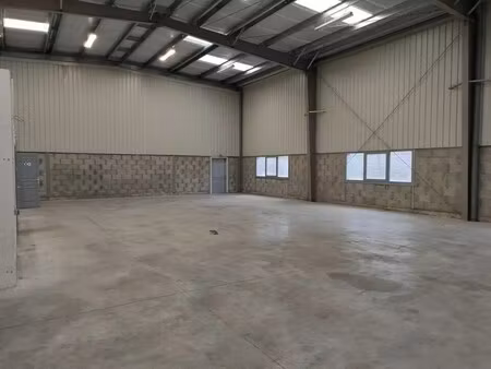 location local d'activités 285 m²