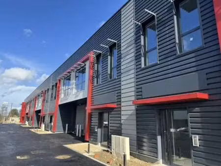 location local d'activités 331 m²