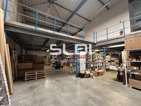 location local d'activités 426 m²