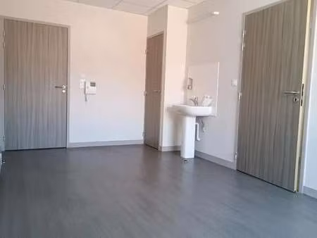 location local d'activités 47 m²