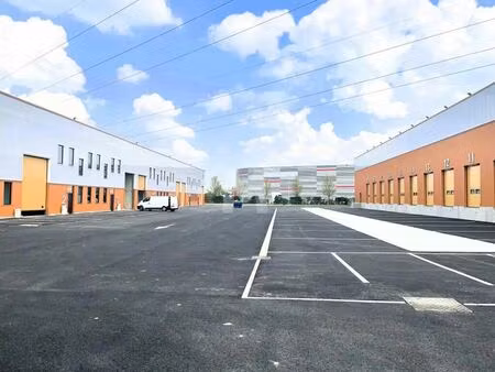 location local d'activités 436 m² à 1 312 m²