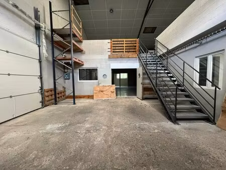location local d'activités 410 m²