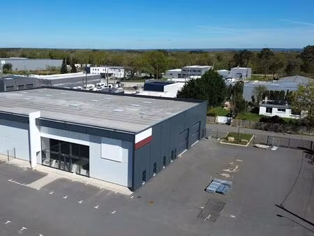 location local d'activités 1 050 m²