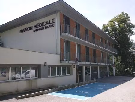 location local d'activités 191 m²