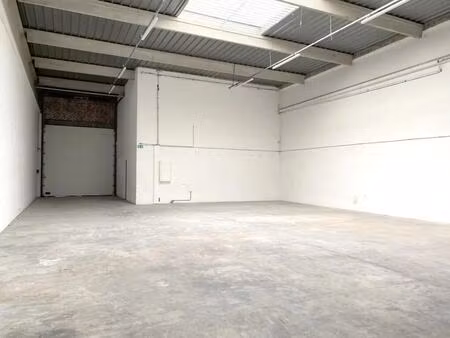location local d'activités 42 m² à 2 907 m²