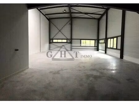 location entrepôt 278 m²