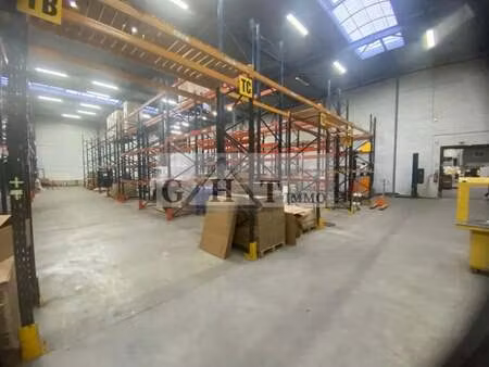 location entrepôt 4 542 m²