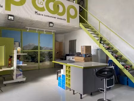 location entrepôt 140 m² à 280 m²