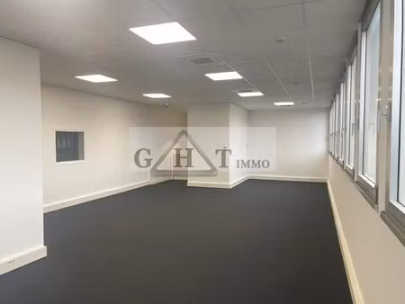 location entrepôt 374 m²