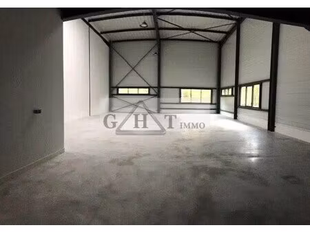 location entrepôt 278 m²
