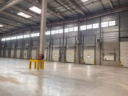 location entrepôt 21 868 m²
