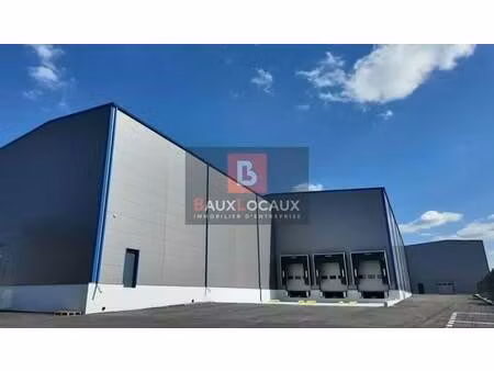 location entrepôt 2 400 m²