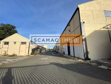 location entrepôt 1 600 m²