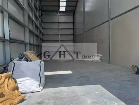 location entrepôt 120 m²