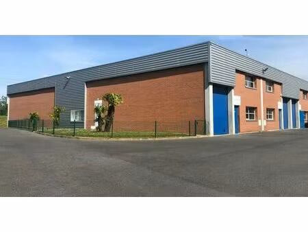 location local d'activités 195 m²