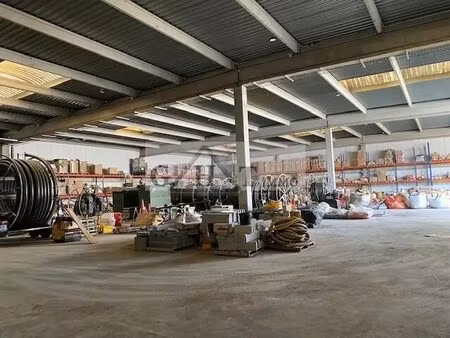 location local d'activités 470 m²