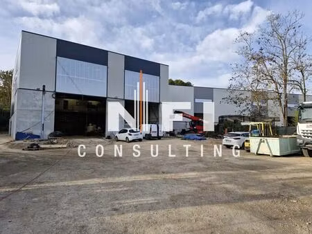 location local d'activités 256 m²