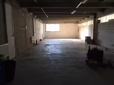 location entrepôt 150m²