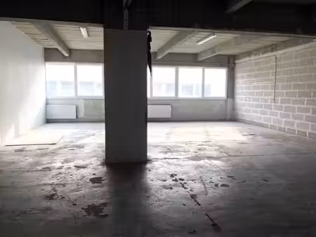 location entrepôt 150m²