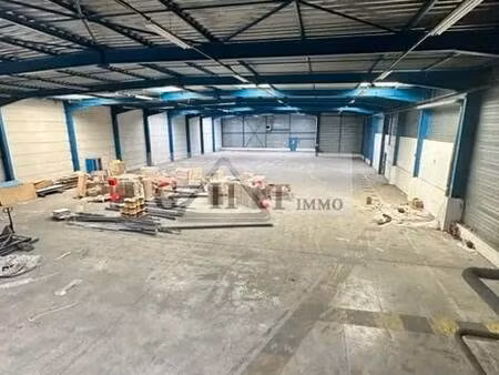location entrepôt 1 640 m²