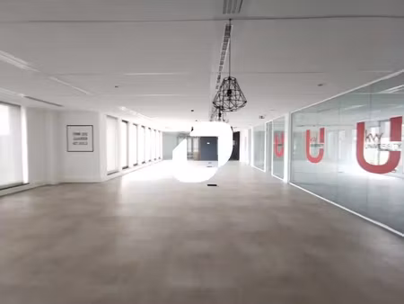 location bureaux 376 m² à 2 106 m²
