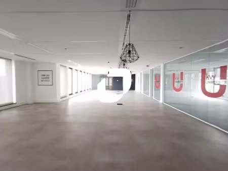 location bureaux 377 m² à 2 106 m²