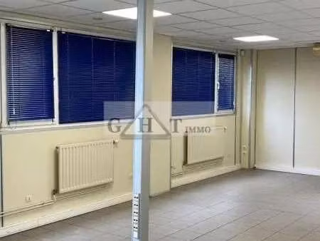location entrepôt 5 023 m²