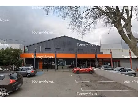 location commerce 1 200 m²