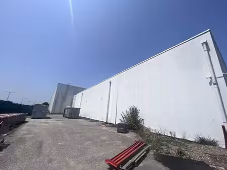 location local d'activités 1 750 m²