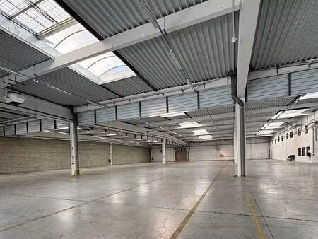 location entrepôt 4 578 m²