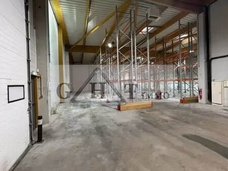 location entrepôt 1 595 m²