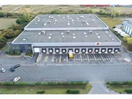 location entrepôt 8 827 m²