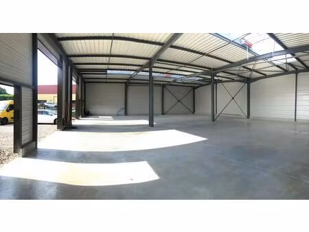 location entrepôt 210 m²