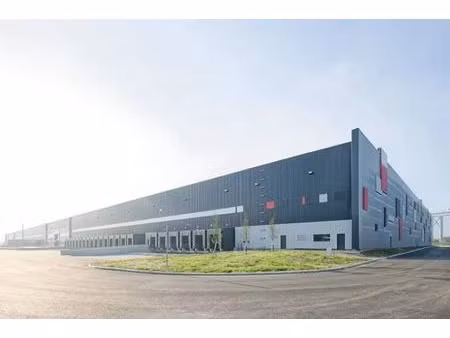 location entrepôt 5 740 m²