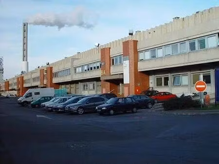 location entrepôt 141 m² à 12 849 m²