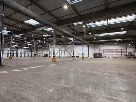 location entrepôt 840 m² à 18 313 m²