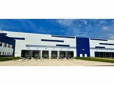 location entrepôt 9 442 m² à 38 623 m²