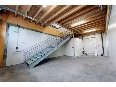 location local d’activités 96m²