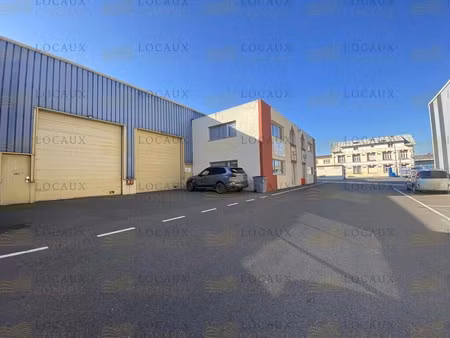 location local d'activités 518 m²