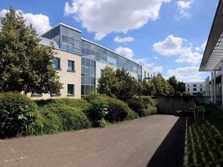 location local d'activités 195 m² à 685 m²