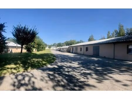 location local d'activités 240 m² à 570 m²