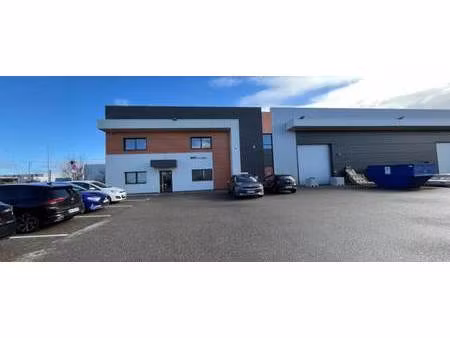 location local d'activités 851 m²