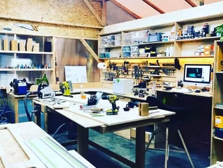 location local d'activités 100 m²