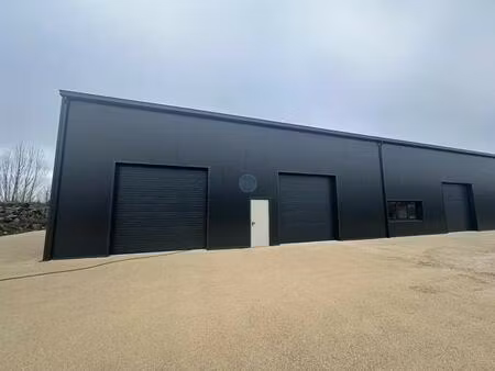 location local d'activités 250 m²